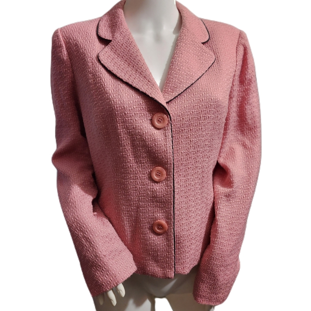 Donna Ricco pink blazer 💕 Black piping— so cute!